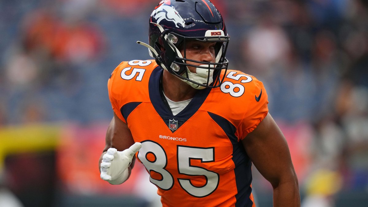 Philadelphia Eagles acquire tight end Albert Okwuegbunam in a trade with  the Denver Broncos in exchange for a sixth-round draft pick