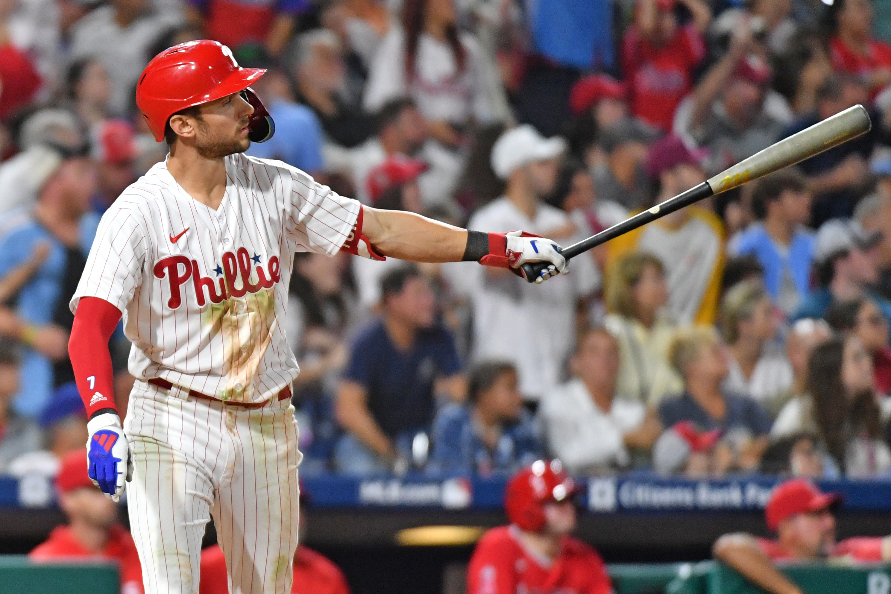 This Phillies fan proves you can catch a home run without dropping