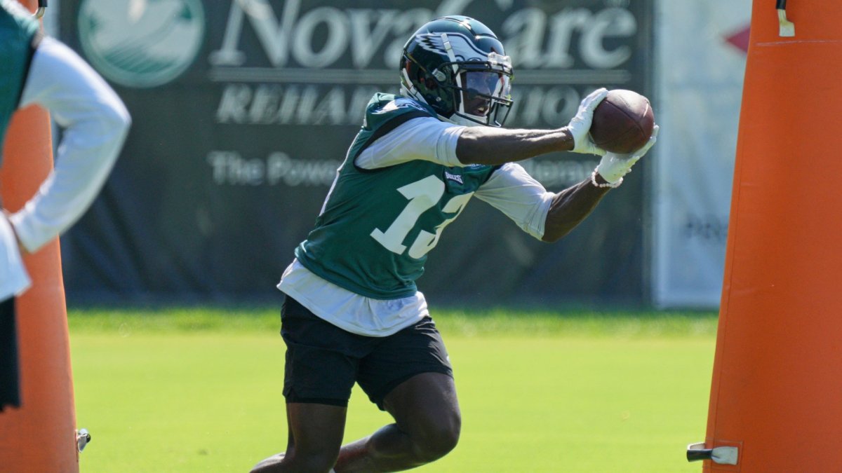 Eagles open practice: A.J. Brown vs. Josh Jobe, Marcus Mariota runs, Moro  Ojomo hurt