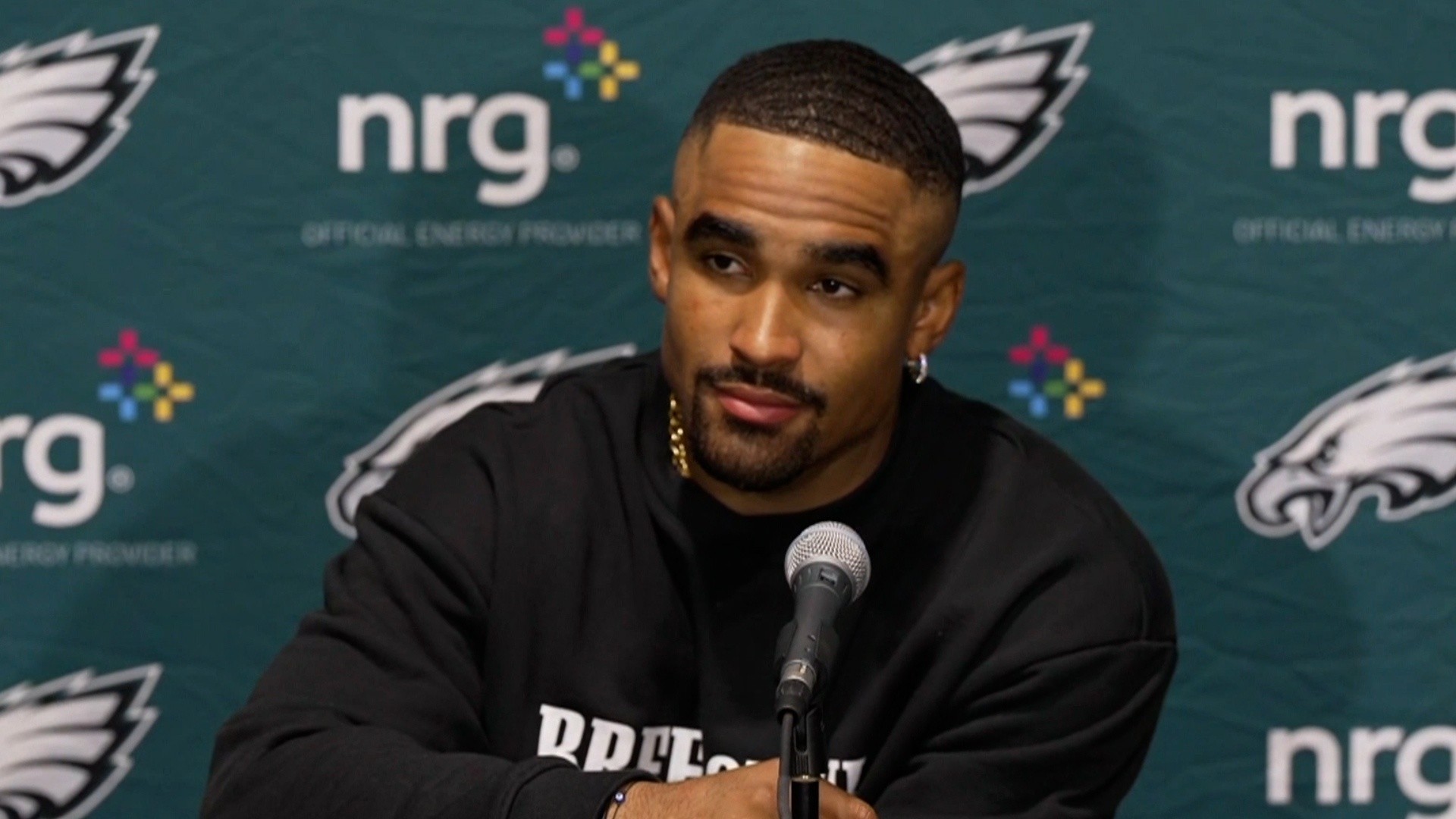 Jalen Hurts plays through 'flu-like symptoms' in an Eagles win, but  something is ailing the passing game