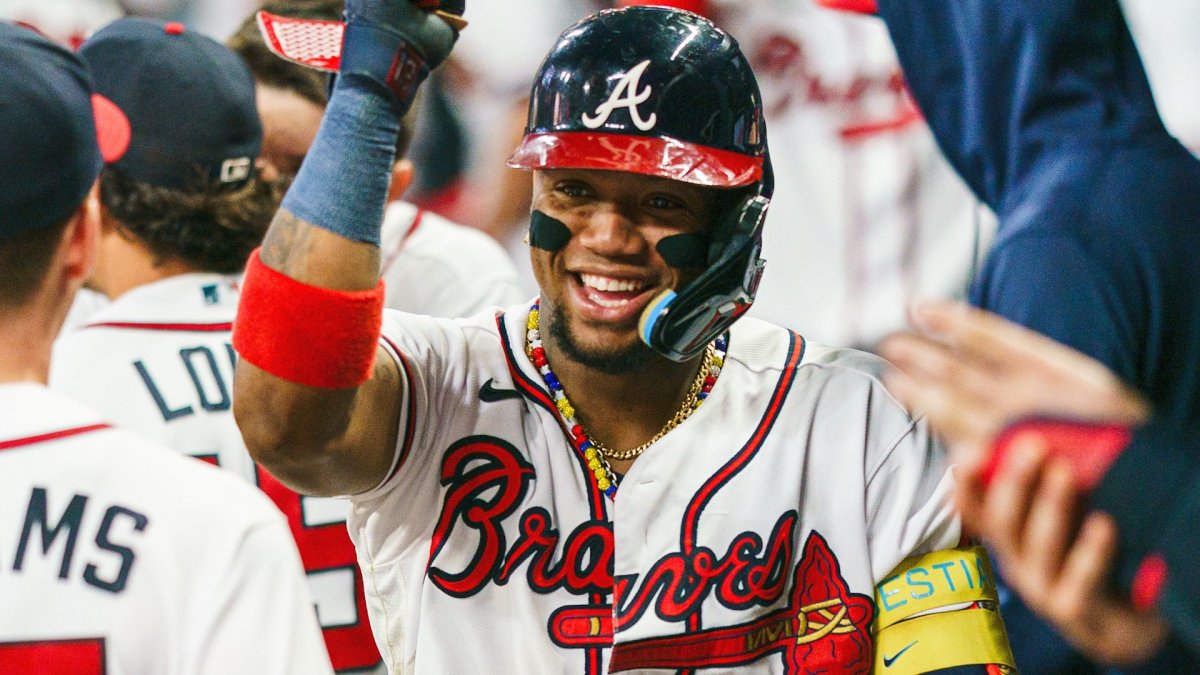 Braves' Ronald Acuña Jr. steals 40th base, becomes first player in