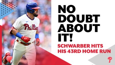 Kyle Schwarber hits a no-doubter for his 43rd homer of the year