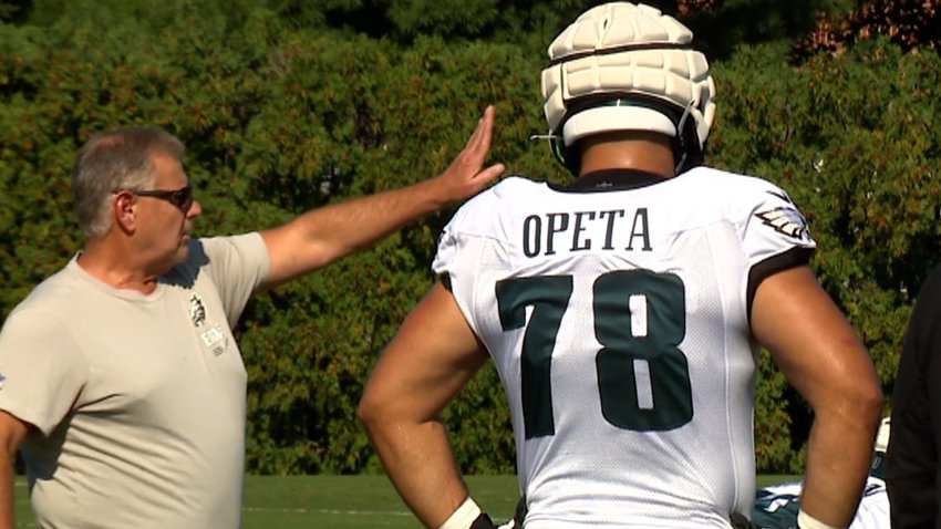 Jason Kelce serves up drinks for Autism in Sea Isle