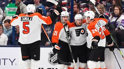 Travis Konecny powers Flyers past Blackhawks 4-3 in NHL's Global Series  game in Prague - The Globe and Mail