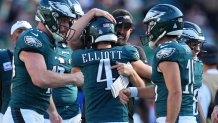 Los Angeles, CA, USA. 10th Dec, 2017. Philadelphia Eagles kicker Jake  Elliott (4) kicking a field goal with holder Donnie Jones (8) during the NFL  Philadelphia Eagles vs Los Angeles Rams at