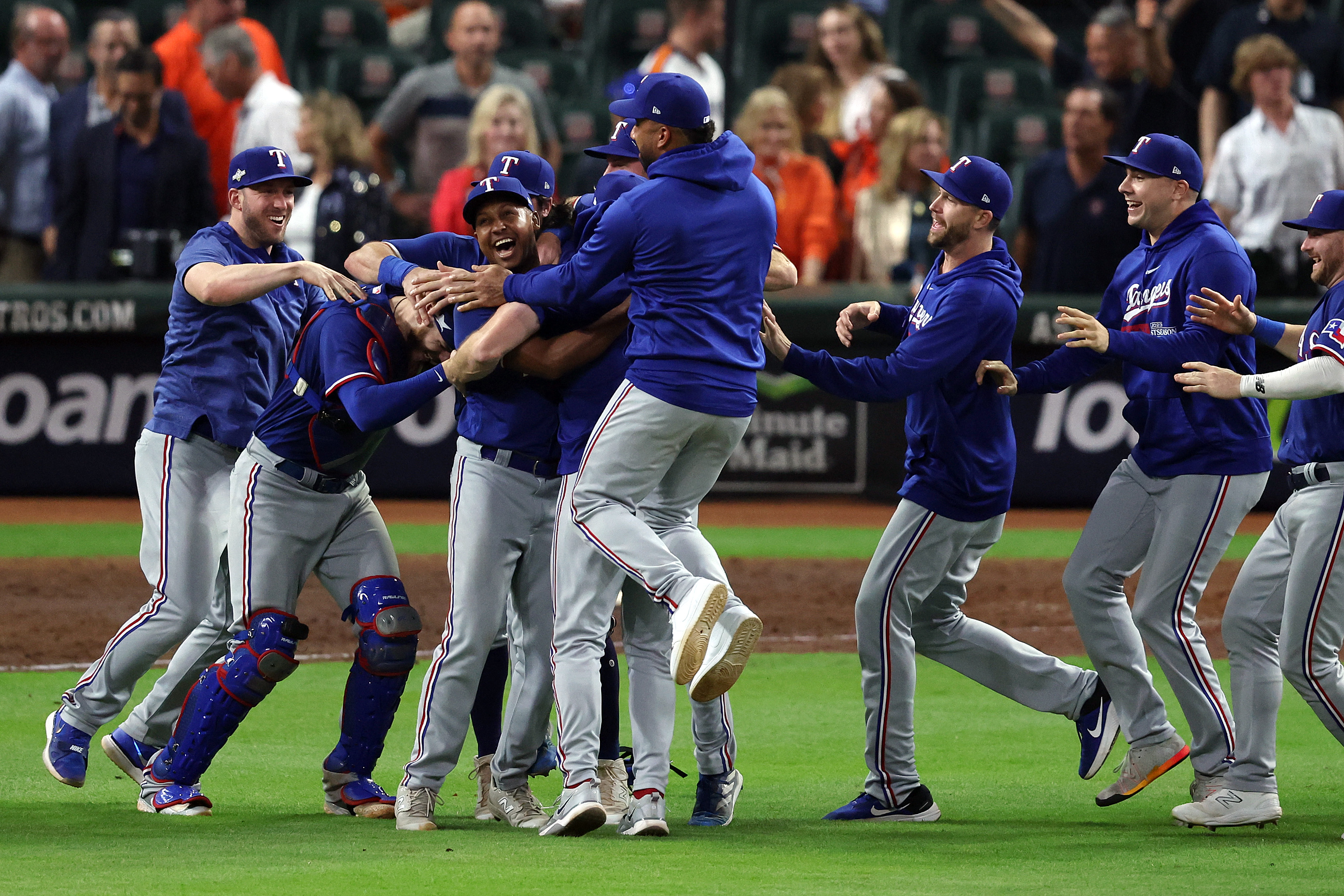 Castellanos powers Phillies to 8-4 win over Blue Jays