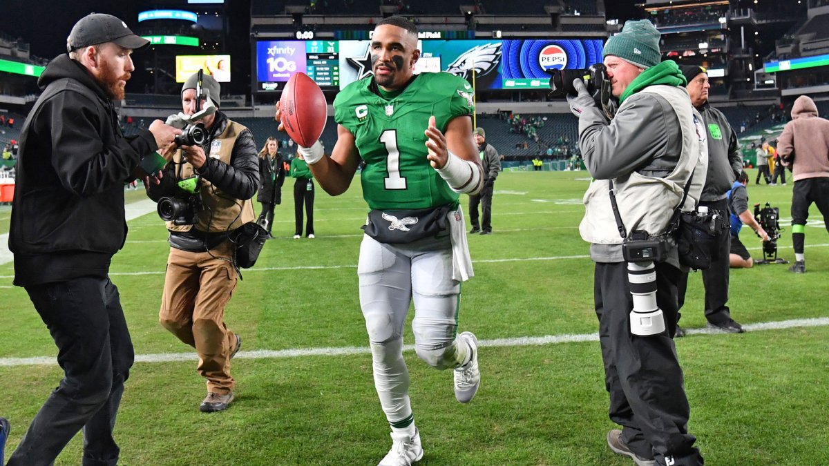 Hurts speelt door blessure in de overwinning van Eagles op Dolphins – NBC Sports Philadelphia