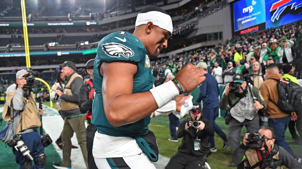 Jalen Hurts de los Eagles tiene una actuación valiente en la victoria sobre los Cowboys – NBC Sports Philadelphia