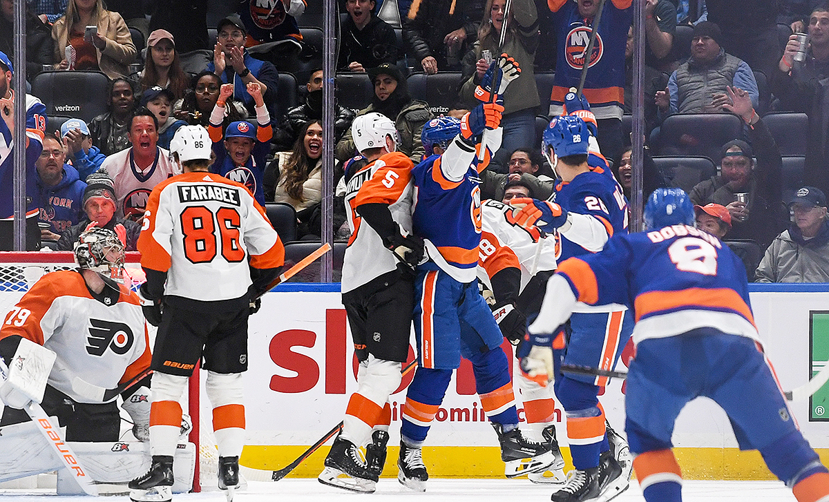 2018 Flyers training camp storyline: Sean Couturier’s injured right ...