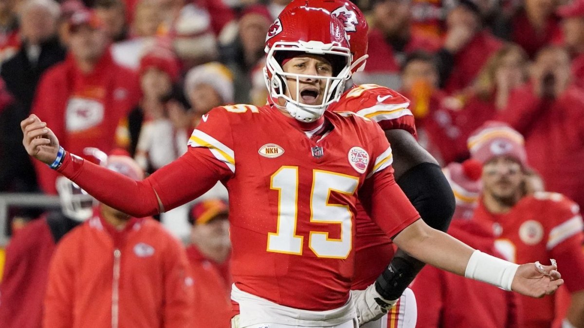 Chiefs’ Patrick Mahomes has meltdown as epic TD called back in Bills