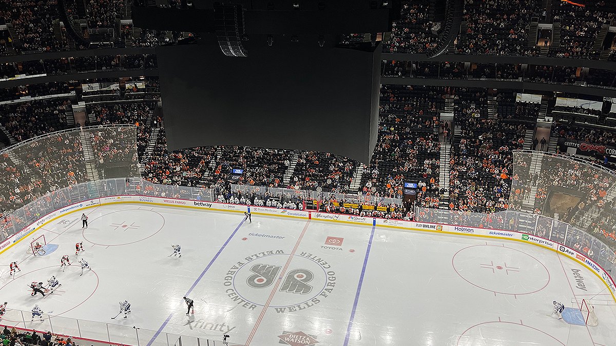 Flyers vs. Lightning briefly delayed, impacted by partial power outage ...