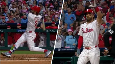 Bryce Harper's three-run homer gives the Phillies the lead!