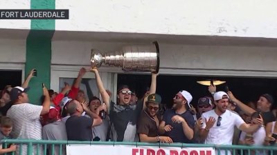 Florida Panthers celebrate their victory at Fort Lauderdale bar, take Stanley Cup into Ocean