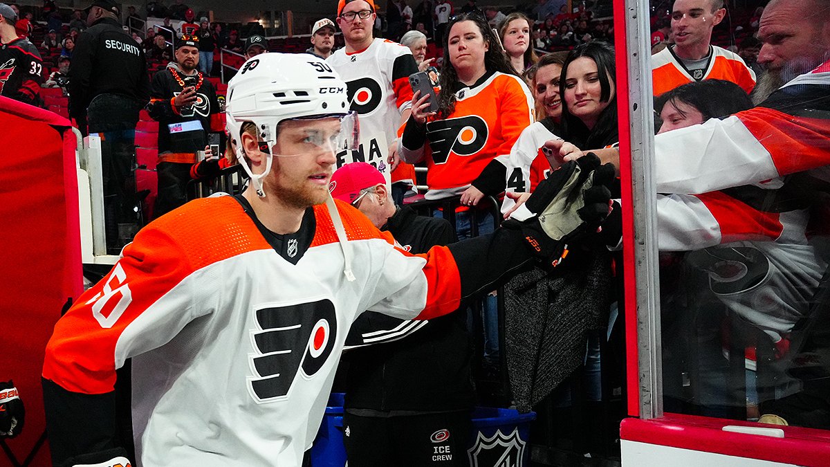 NBC Sports Philadelphia rapporterar att Flyers har skrivit på Adam Ginning till en 2-årig förlängning