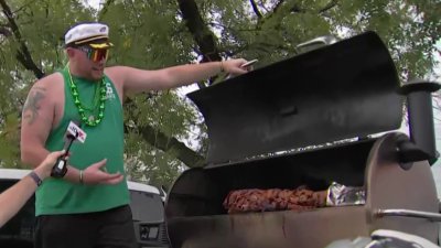 Let the alligator smoke. Eagles fans hoping to cook up a win on Monday night