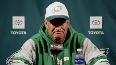 Vic Fangio fields questions on Eagles struggling defense