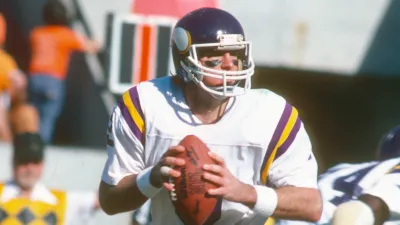 Former Vikings Pro Bowl QB announces he has dementia