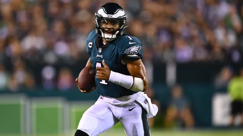 PHILADELPHIA, PA – SEPTEMBER 19: Philadelphia Eagles Quarterback Jalen Hurts (1) carries the ball for a touchdown in the second quarter during the game between the Minnesota Vikings and Philadelphia Eagles on September 19, 2022 at Lincoln Financial Field in Philadelphia, PA. (Photo by Kyle Ross/Icon Sportswire via Getty Images)