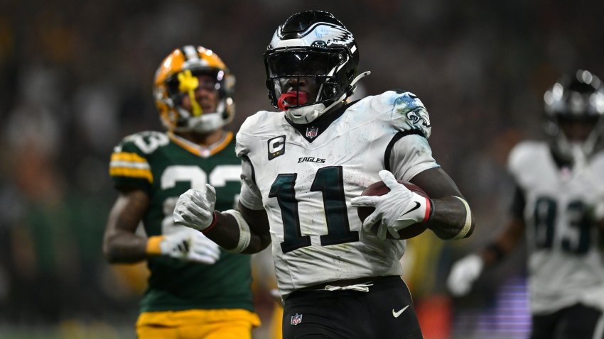 SAO PAULO, BRAZIL – SEPTEMBER 06: A.J. Brown #11 of the Philadelphia Eagles runs for a touchdown during the third quarter against the Green Bay Packers at Arena Corinthians on September 06, 2024 in Sao Paulo, Brazil. (Photo by Pedro Vilela/Getty Images)