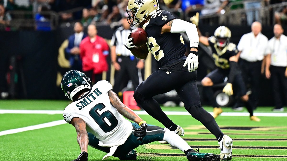 Eagles’ DeVonta Smith leaves Saints game in 4th quarter – NBC Sports
