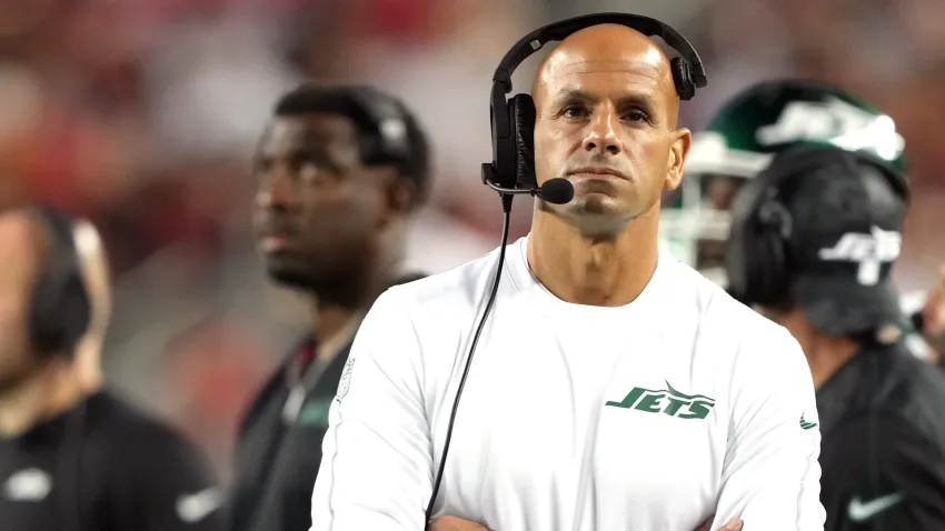 Robert Saleh on sidelines