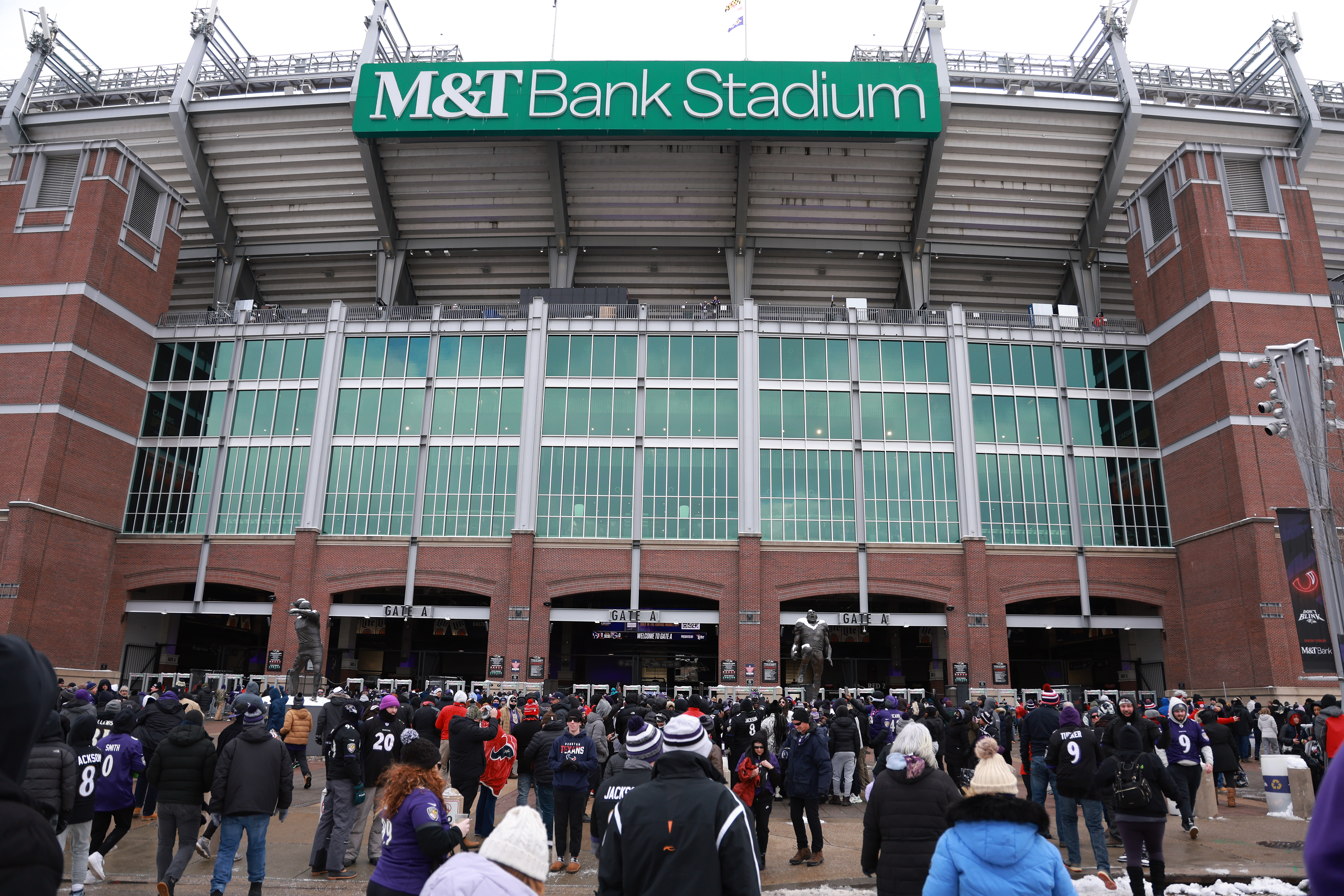 Baltimore man arrested in alleged assaults on Commanders fans – NBC ...