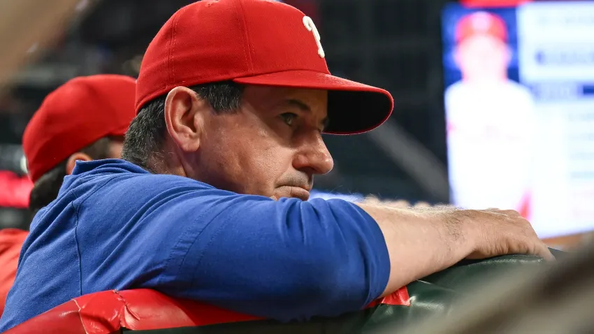 ATLANTA, GA  AUGUST 22:  Philadelphia manager Rob Thomson (59) looks on from the dugout during the MLB game between the Philadelphia Phillies and the Atlanta Braves on August 22nd, 2024 at Truist Park in Atlanta, GA. (Photo by Rich von Biberstein/Icon Sportswire via Getty Images)