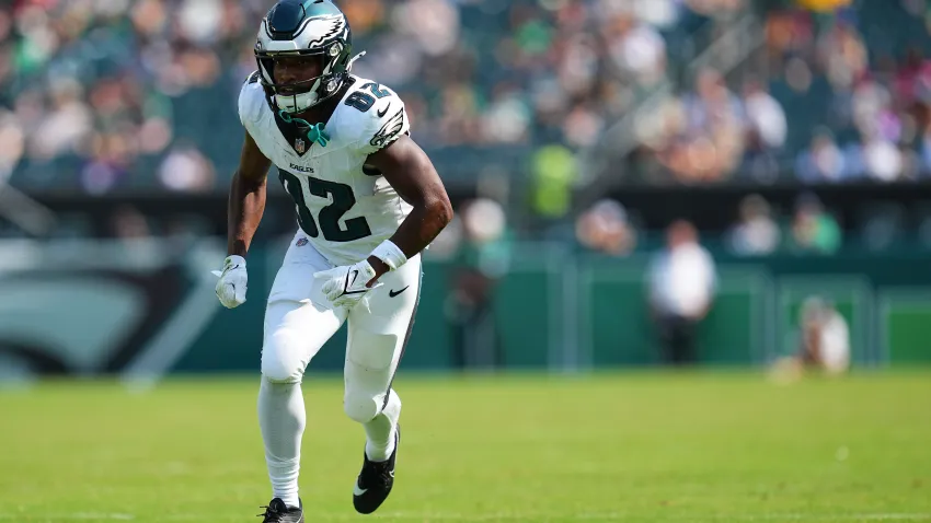 PHILADELPHIA, PENNSYLVANIA – AUGUST 24: Ainias Smith #82 of the Philadelphia Eagles in action against the Minnesota Vikings during the preseason game at Lincoln Financial Field on August 24, 2024 in Philadelphia, Pennsylvania. The Vikings defeated the Eagles 26-3. (Photo by Mitchell Leff/Getty Images)