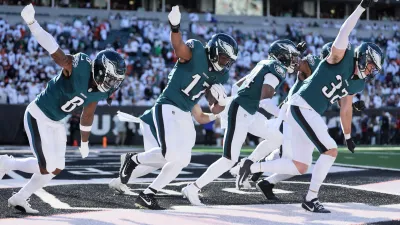 CINCINNATI, OHIO – OCTOBER 27: Nakobe Dean #17 of the Philadelphia Eagles celebrates with teammates after recovering a fumble during the third quarter against the Cincinnati Bengals at Paycor Stadium on October 27, 2024 in Cincinnati, Ohio. (Photo by Andy Lyons/Getty Images)