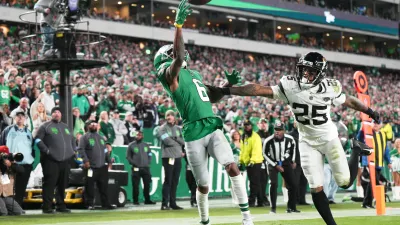 PHILADELPHIA, PA – NOVEMBER 03: Philadelphia Eagles wide receiver DeVonta Smith (6) leaps for a touchdown reception during the game between the Philadelphia Eagles and the Jacksonville Jaguars on November 3, 2024 at Lincoln Financial Field in Philadelphia, PA. (Photo by Andy Lewis/Icon Sportswire via Getty Images)