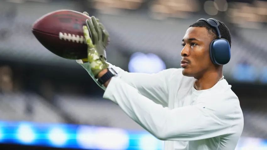 ARLINGTON, TX – NOVEMBER 10: DeVonta Smith #6 of the Philadelphia Eagles warms up before kickoff against the Dallas Cowboys prior to an NFL football game at AT&T Stadium on November 10, 2024 in Arlington, Texas. (Photo by Cooper Neill/Getty Images)