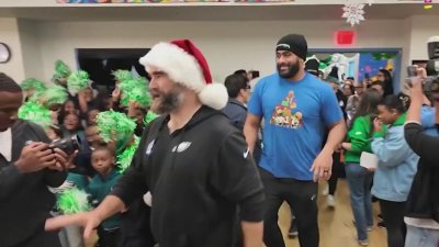 ‘Operation Snowball': Current and former Eagles players bring holiday joy to local schools