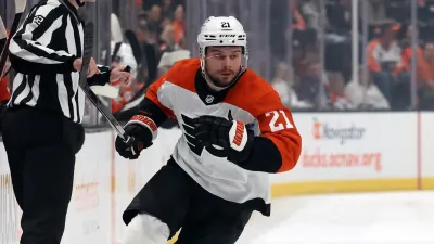 Michkov sets up Laughton, Flyers take 2-1 lead over Kings