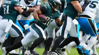 PHILADELPHIA, PENNSYLVANIA – DECEMBER 08: Saquon Barkley #26 of the Philadelphia Eagles runs with the ball during the first quarter against the Carolina Panthers at Lincoln Financial Field on December 08, 2024 in Philadelphia, Pennsylvania. (Photo by Mitchell Leff/Getty Images)