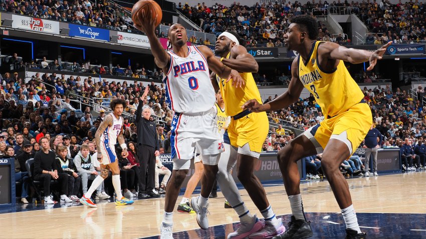 INDIANAPOLIS, IN – JANUARY 18:  Tyrese Maxey #0 of the Philadelphia 76ers drives to the basket during the game against the Indiana Pacers on January 18, 2025 at Gainbridge Fieldhouse in Indianapolis, Indiana. NOTE TO USER: User expressly acknowledges and agrees that, by downloading and or using this Photograph, user is consenting to the terms and conditions of the Getty Images License Agreement. Mandatory Copyright Notice: Copyright 2025 NBAE (Photo by Ron Hoskins/NBAE via Getty Images)