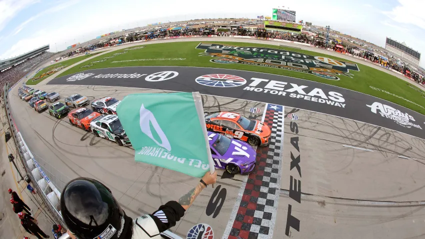 Chase Elliott and Denny Hamlin lead the field at Texas Motor Speedway
