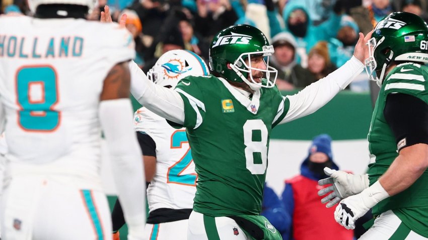 Aaron Rodgers celebrates