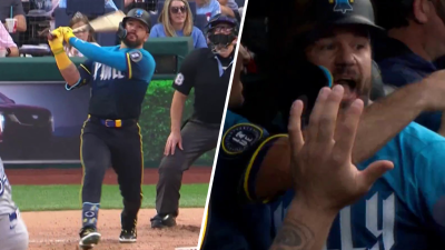 Happy June! Kyle Schwarber makes it 4-0 with 3-run homer to dead center