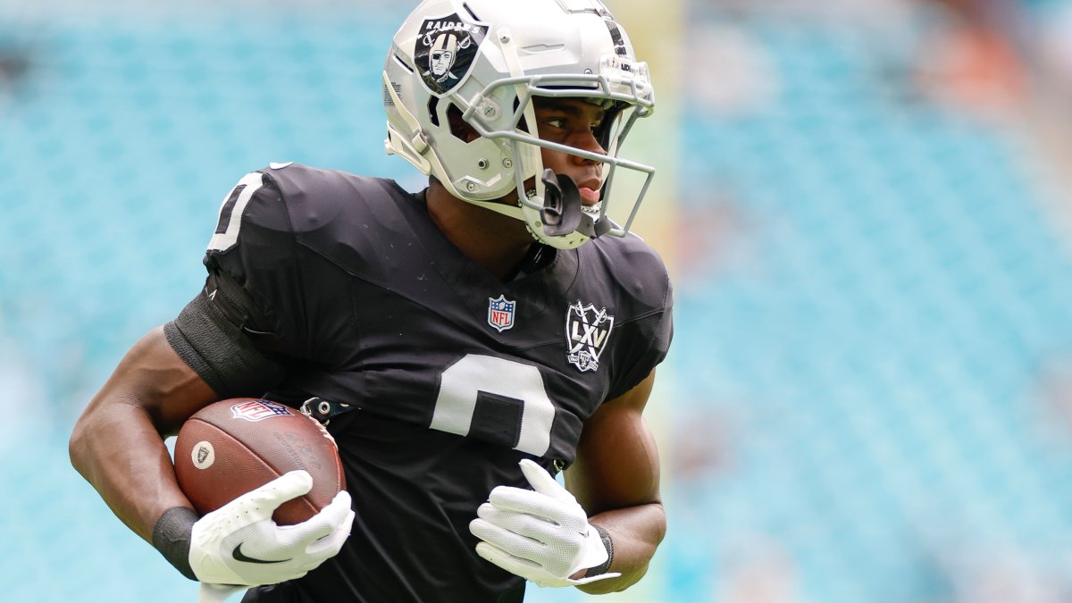 Eagles ship defensive tackle to Raiders for young CB with starting experience