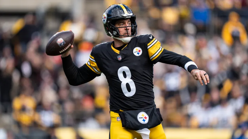 PITTSBURGH, PENNSYLVANIA – NOVEMBER 16: Aaron Rodgers #8 of the Pittsburgh Steelers looks to pass during an NFL football game against the Cincinnati Bengals at Acrisure Stadium on November 16, 2025 in Pittsburgh, Pennsylvania. (Photo by Michael Owens/Getty Images)