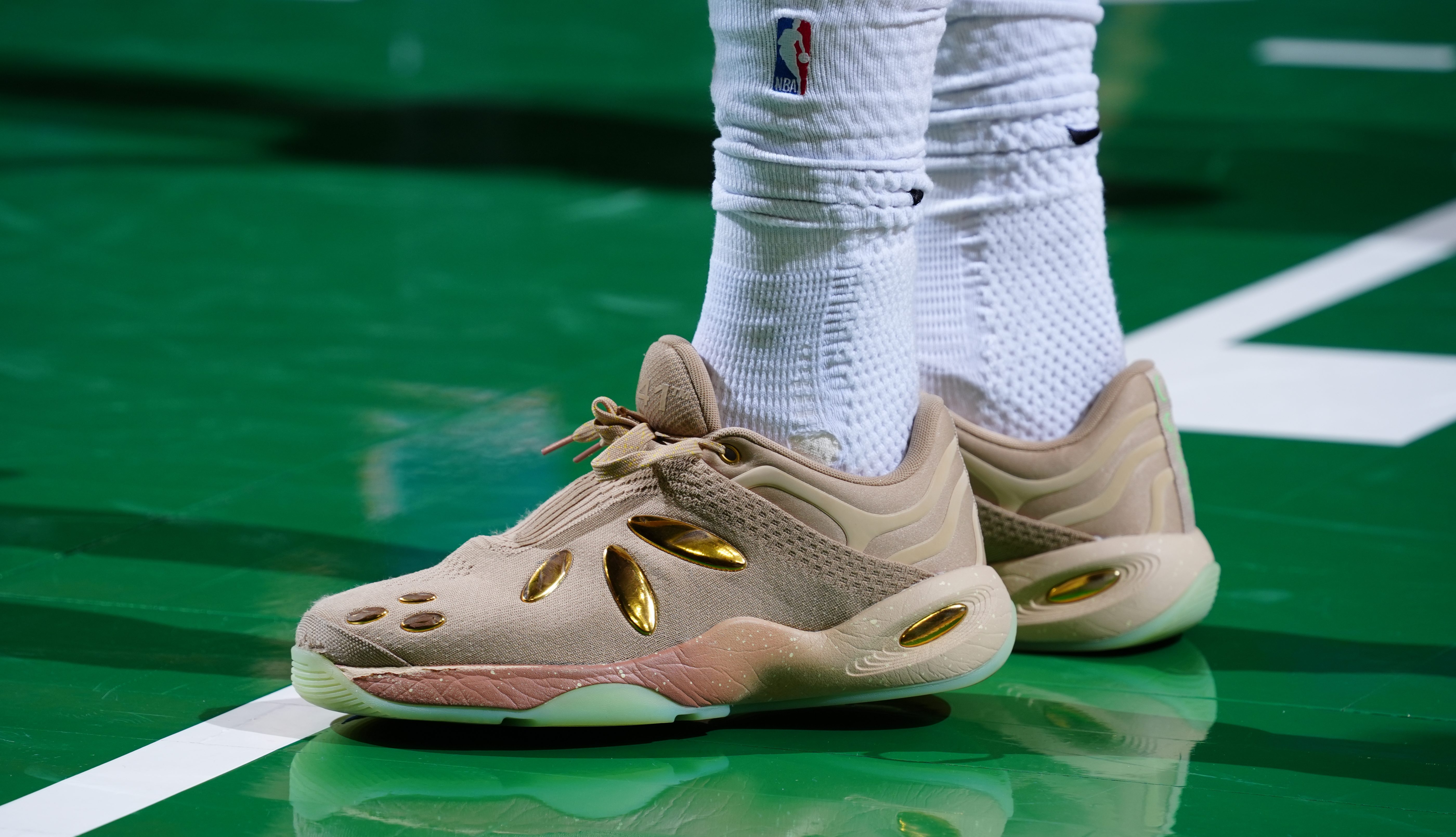 nba players with nike shoe deals