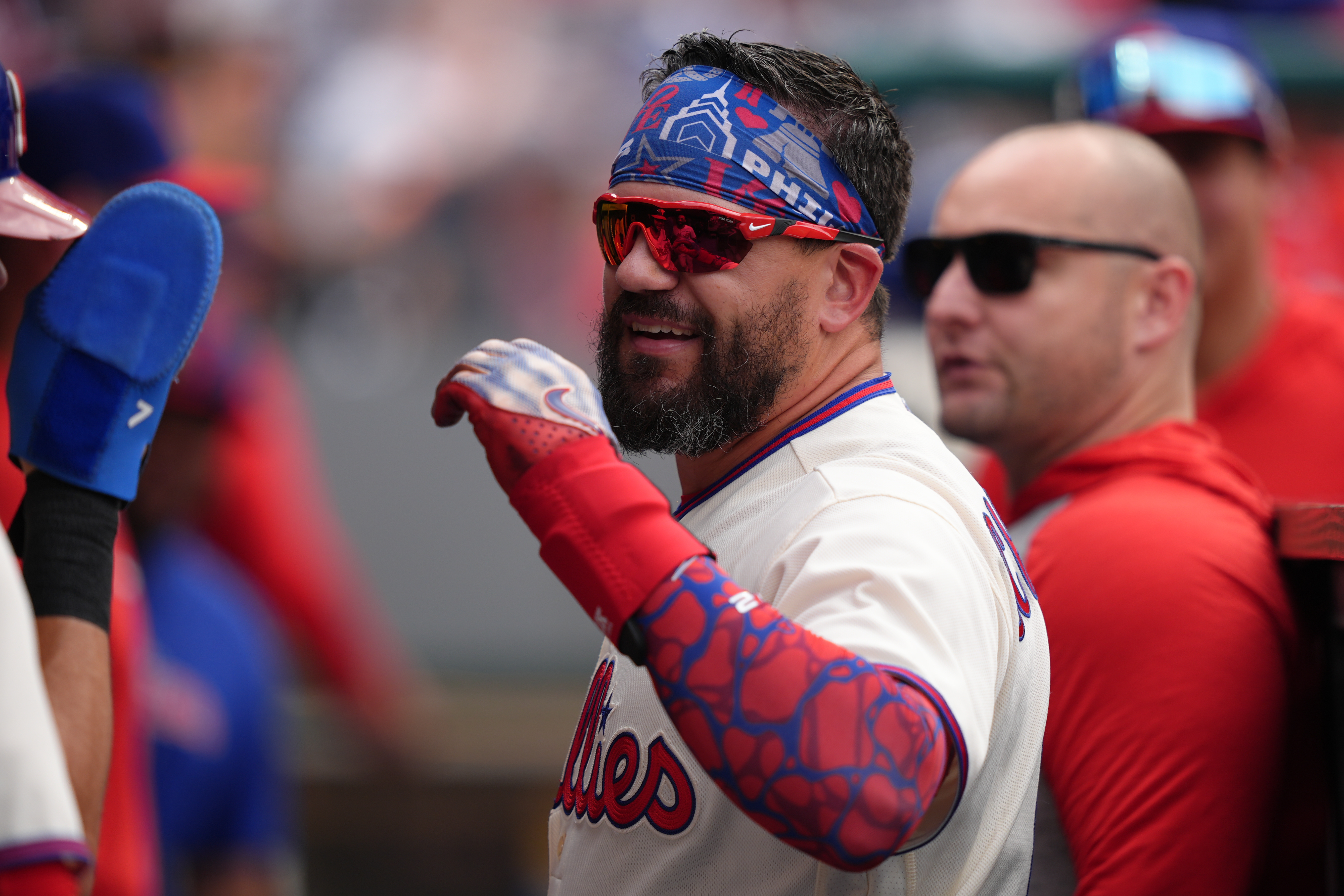 Kyle Schwarber launches No. 33 as Phillies beat the Mets and the rain