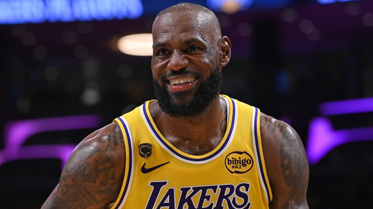 LeBron James officially signs his Sixers contract