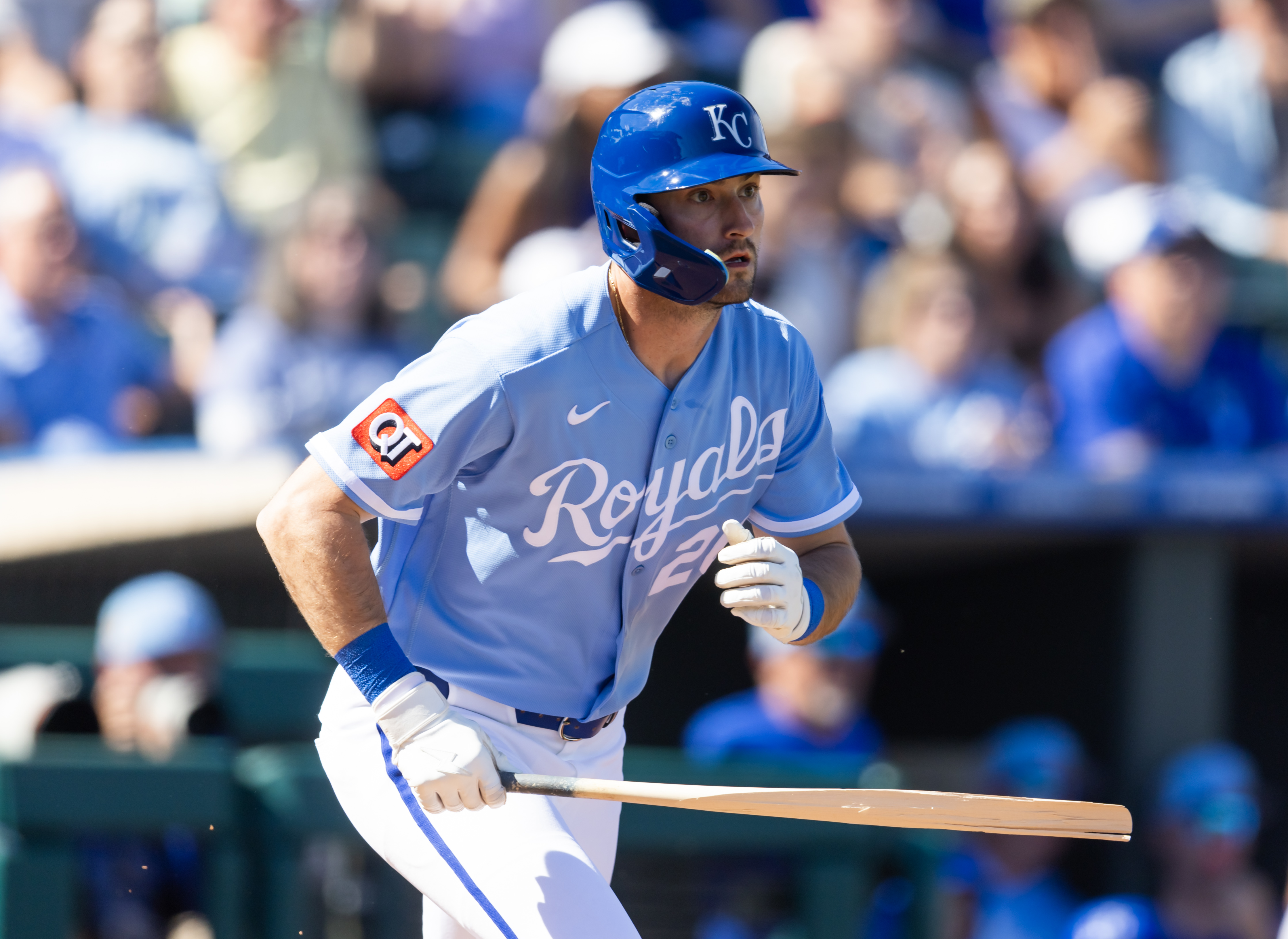Phillies acquire outfielder from Royals to add left-handed depth
