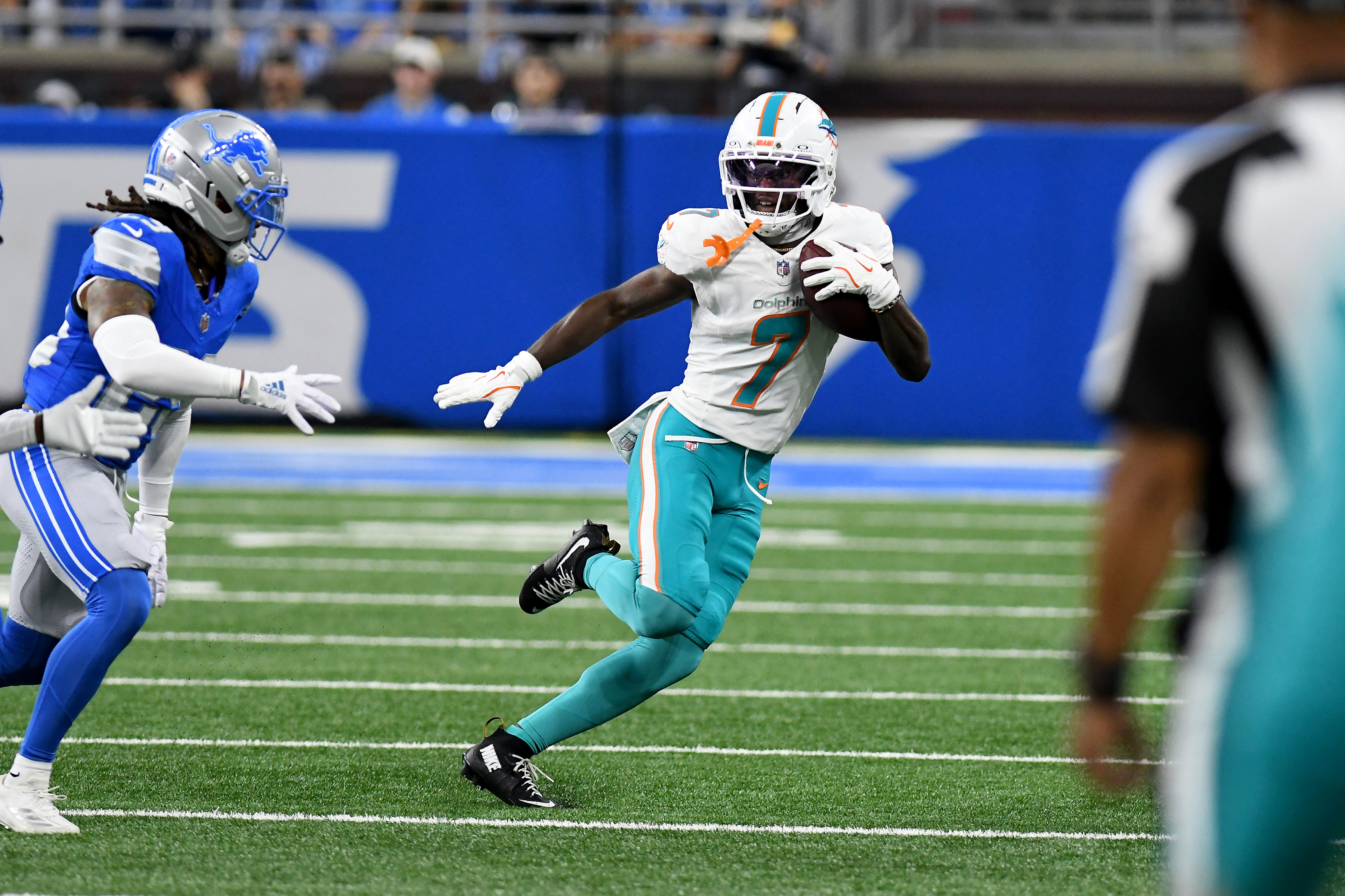 Aug 16, 2025; Detroit, Michigan, USA; Miami Dolphins wide receiver Tahj Washington (7) runs the ball against the Detroit Lions in the first quarter at Ford Field. Mandatory Credit: Eamon Horwedel-Imagn Images