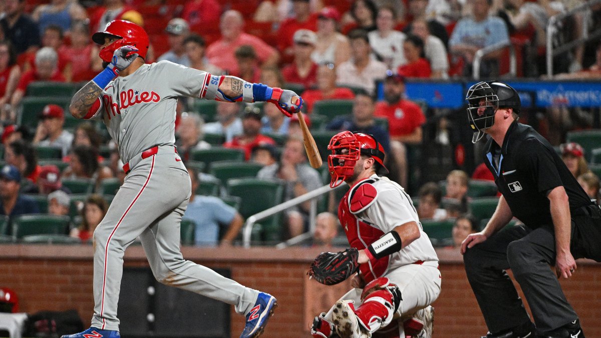 Phillies hold on to edge Cardinals 6-5 in St. Louis opener