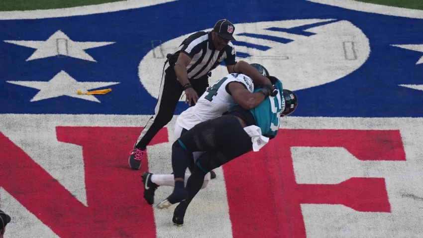 Philadelphia Eagles linebacker Jeremiah Trotter Jr. (54) and Jacksonville Jaguars defensive end Bryan Thomas Jr. (57) fight