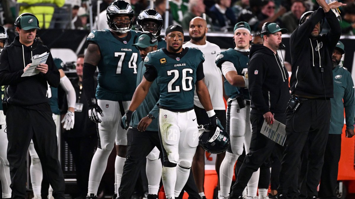 Eagles snap counts: Saquon Barkley efficient in hobbled game