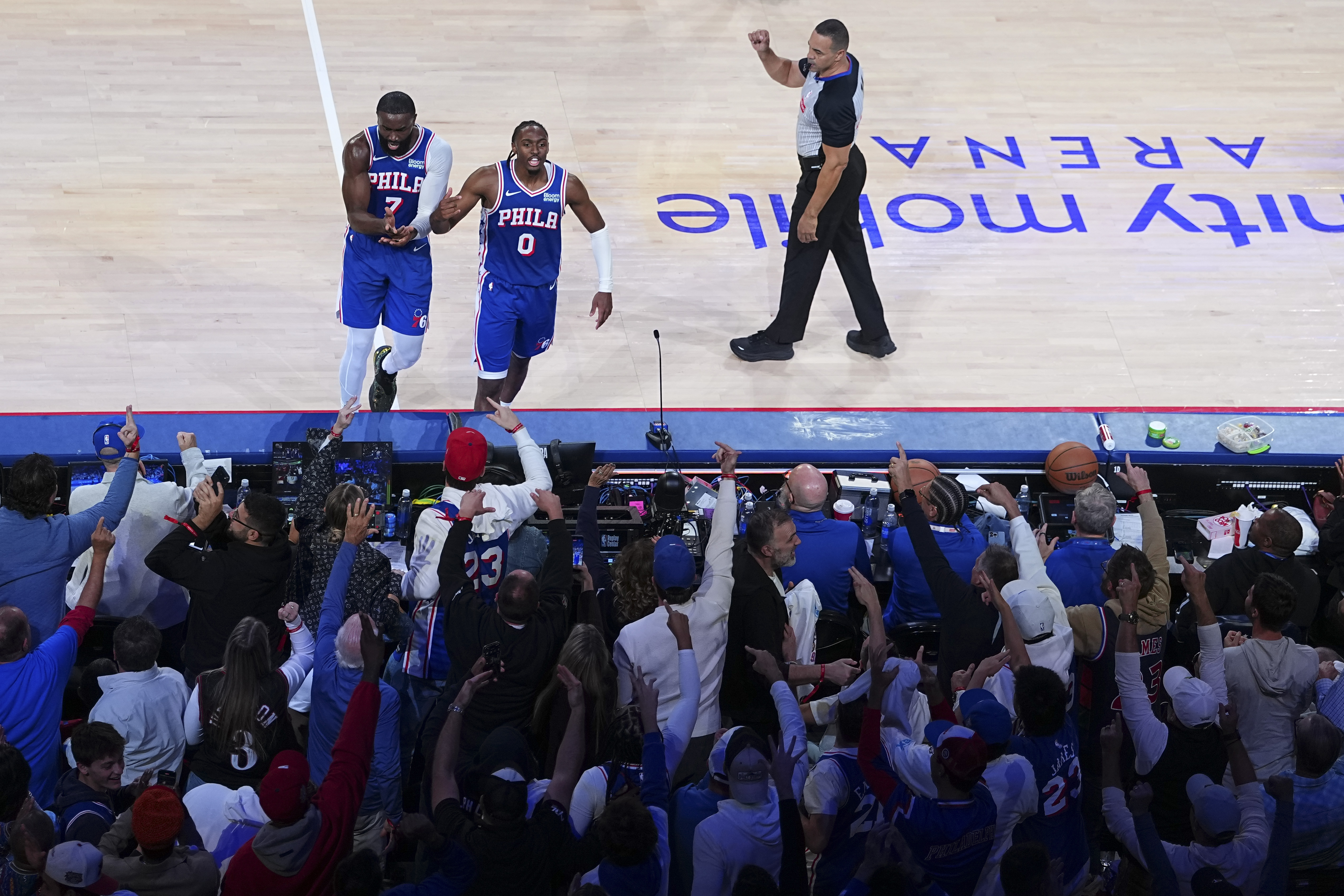 From boos to a roar, Sixers give Philadelphia the night it needed