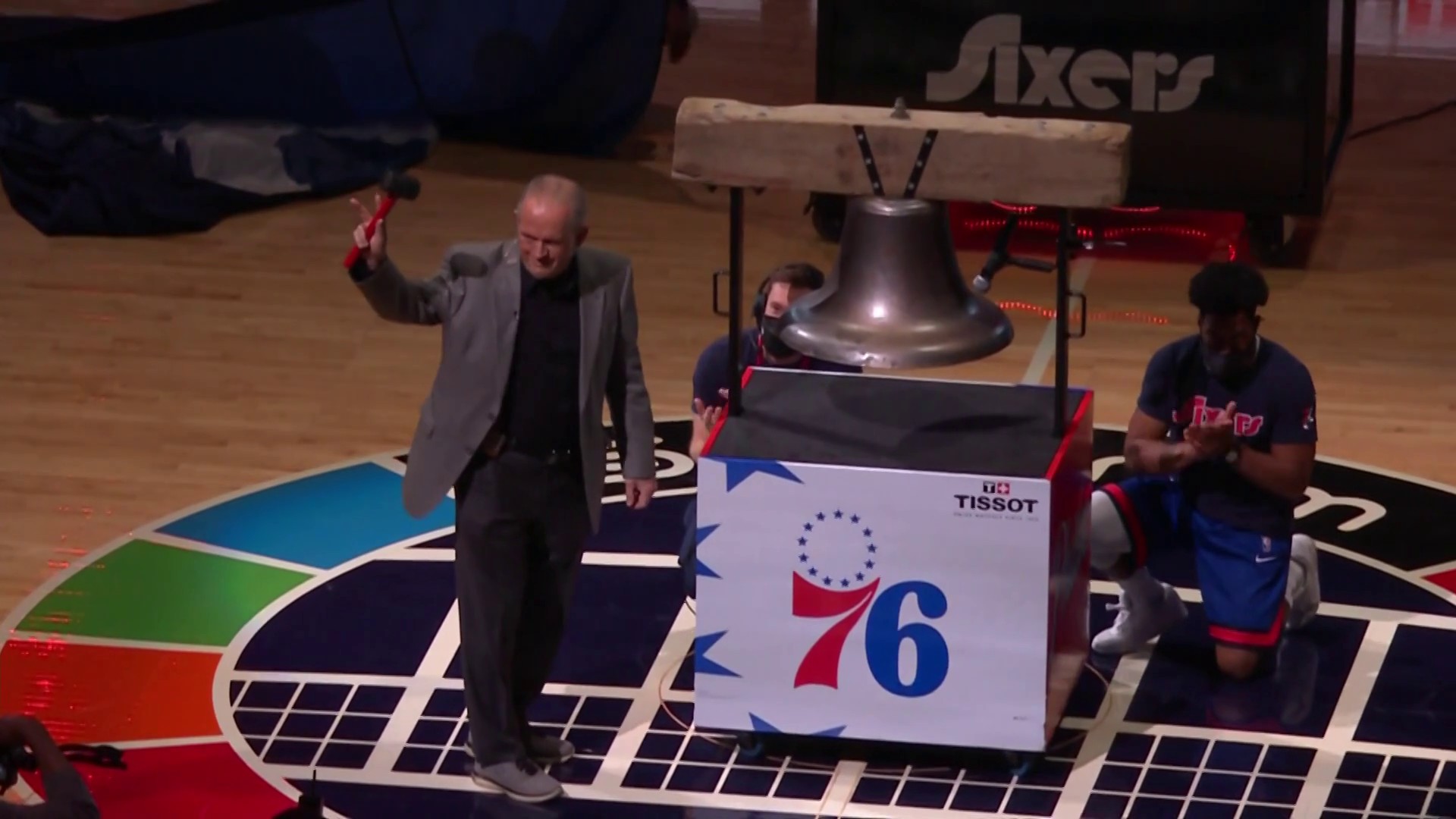 WATCH: Nick Sirianni rings the bell at Sixers playoff game